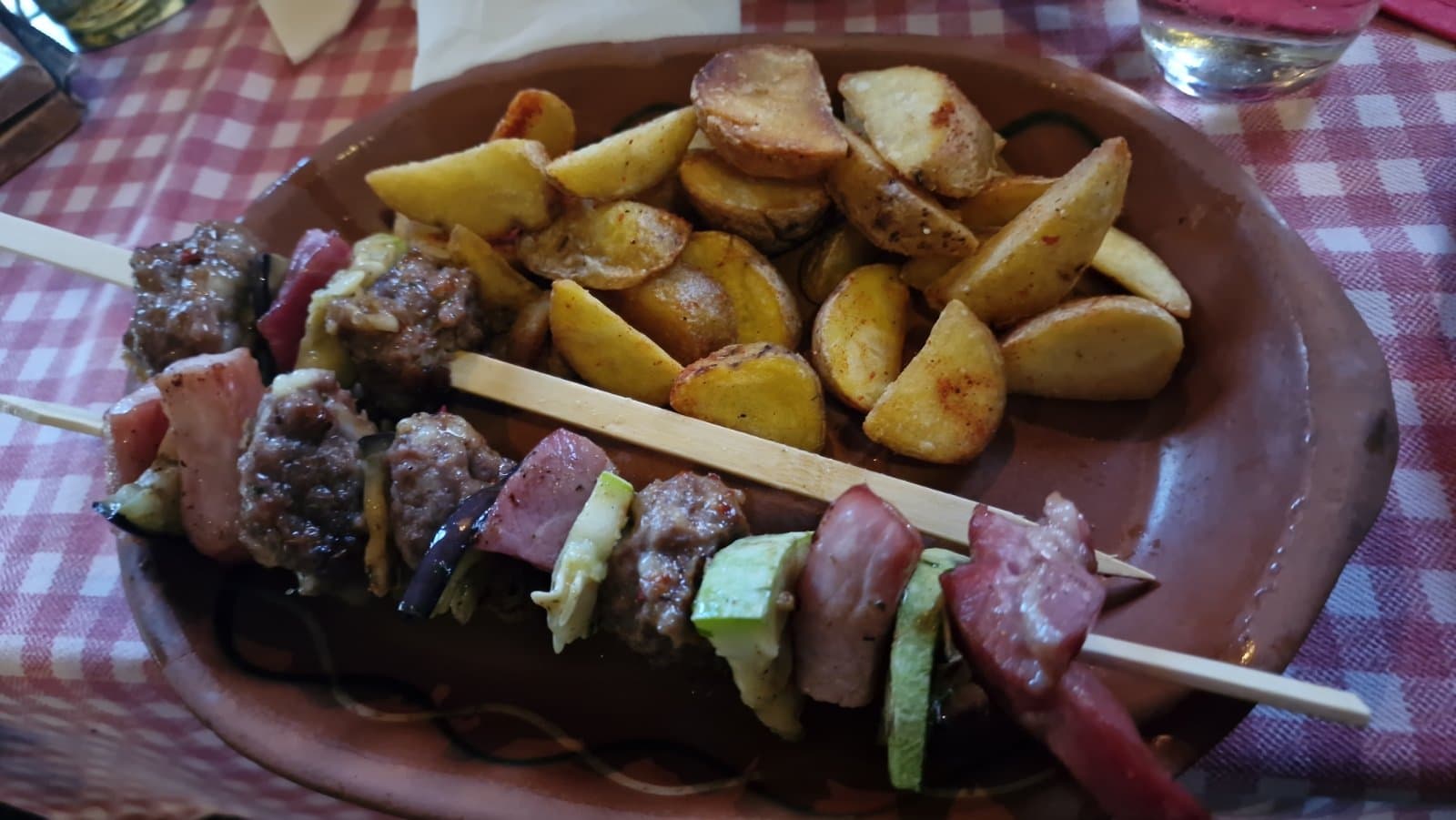 Детаљи кафане