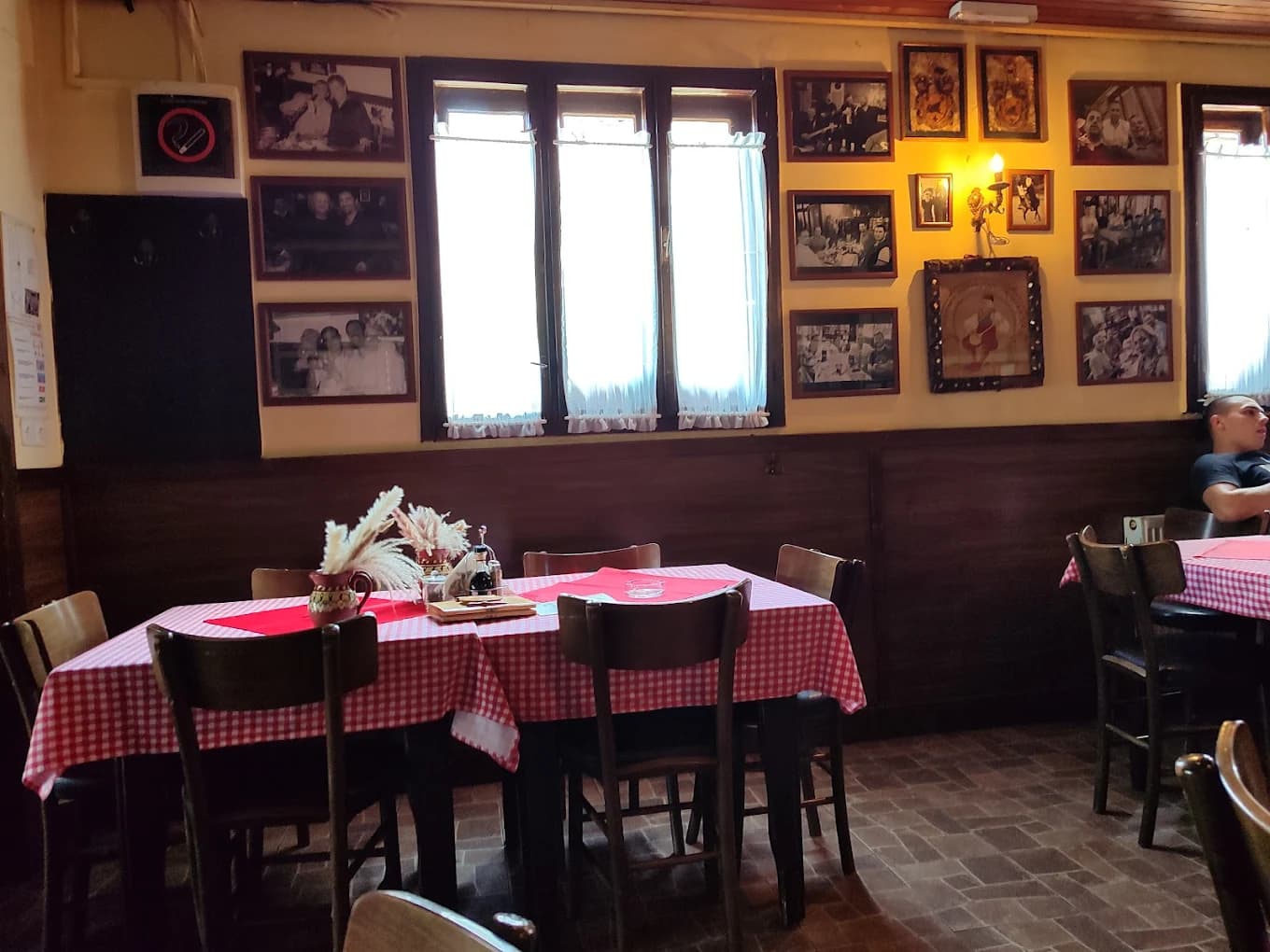 Атмосфера кафане